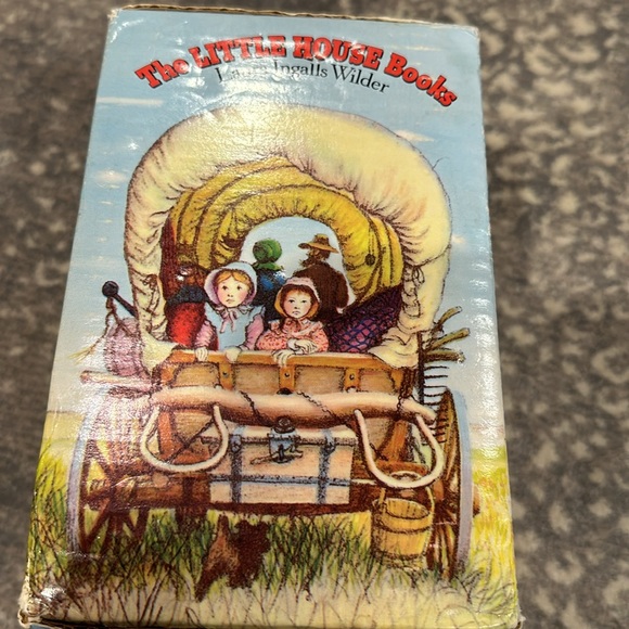 VINTAGE SET OF LITTLE HOUSE BOOKS 9 - Picture 4 of 10
